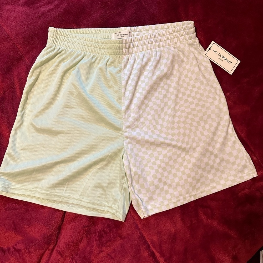 NO comments knew length shorts nwt‎